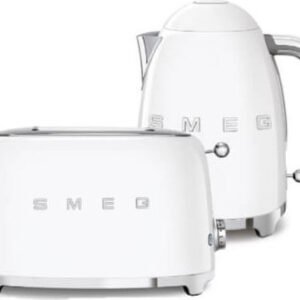 סט מצנם וקומקום מעוצב מסדרת הרטרו של סמג - צבע לבן מט - דגם Smeg TSF01WHMEU + KLF03WHMEU