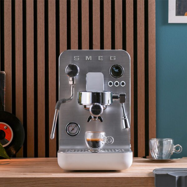 ⁦EMC02 MINI PRO מכונת קפה חצי מקצועית מבית SMEG⁩ – תמונה ⁦1⁩