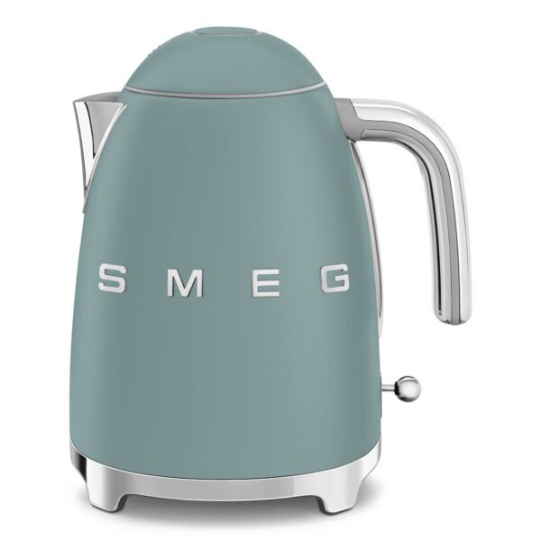 ⁦KLF03EGMEU קומקום חשמלי בצבע ירוק אמרלד מט מבית SMEG⁩ – תמונה ⁦1⁩