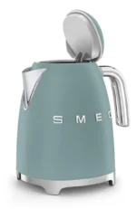 ⁦KLF03EGMEU קומקום חשמלי בצבע ירוק אמרלד מט מבית SMEG⁩ – תמונה ⁦3⁩