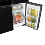 ⁦מקרר 4 דלתות 645 ליטר כולל בר מים ויצרן קרח אוטומטי Samsung BeSpoke RF65DB970E22 זכוכית שחורה⁩ – תמונה ⁦5⁩