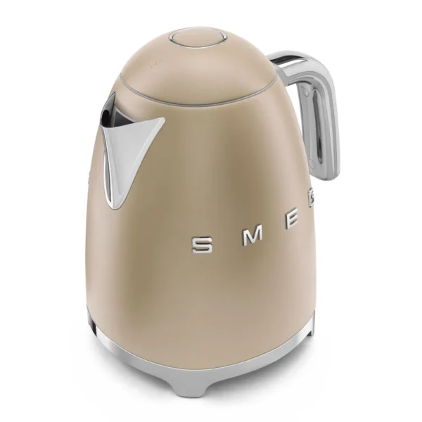 ⁦KLF03CHMEU קומקום חשמלי בצבע שמפניה מט מבית SMEG⁩ – תמונה ⁦3⁩